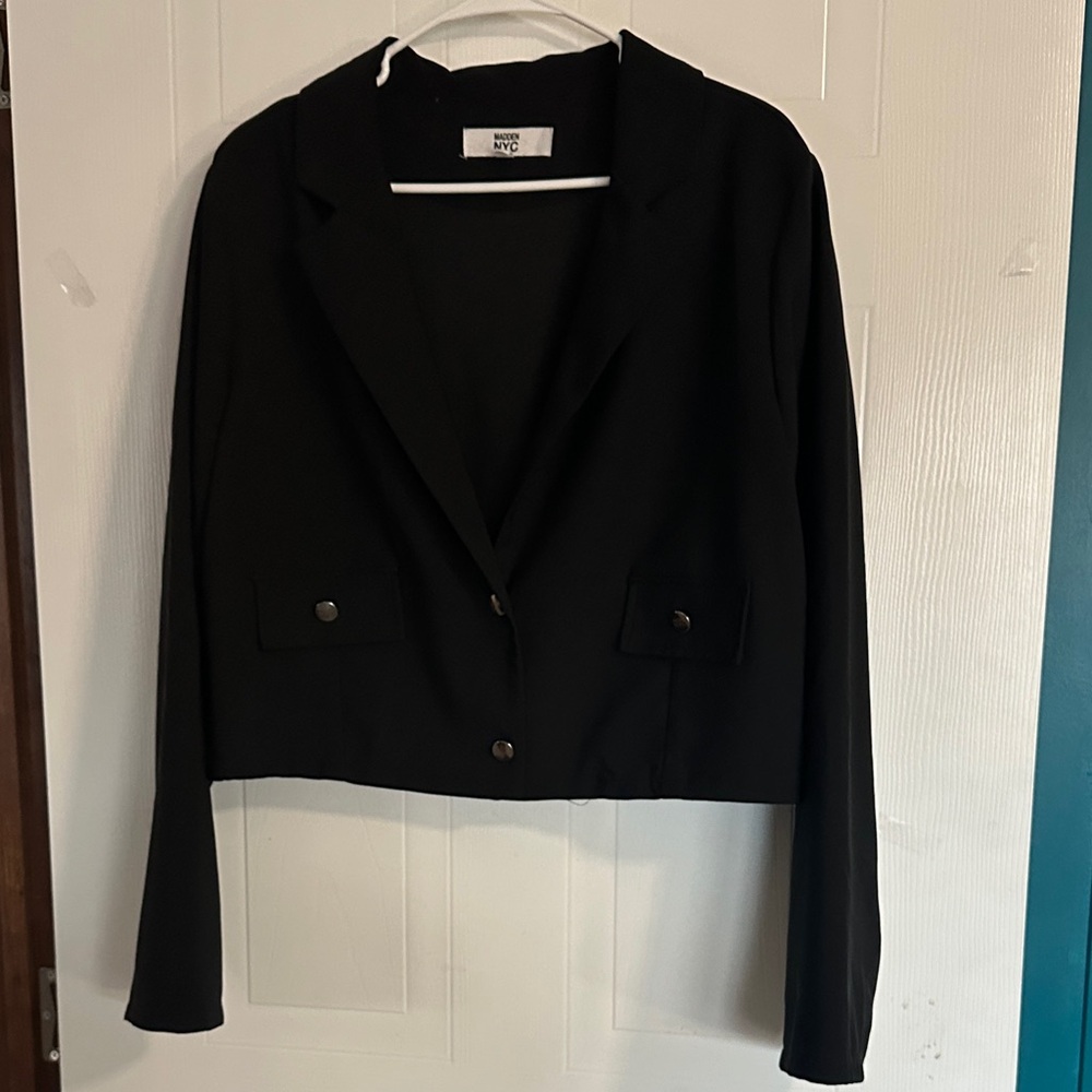 NWOT Modern Black Cropped Blazer w/ Button and Pocket Accents - Picture 4 of 8